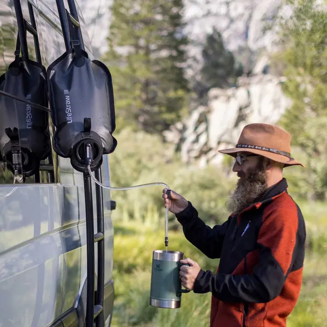 Drikkepose med vannrenser Lifestraw Peak Gravity 8 liter DarkGrey 