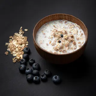 Bl&#229;b&#230;r- og vaniljem&#252;sli Real Turmat Blueberry and Vanilla Muesli